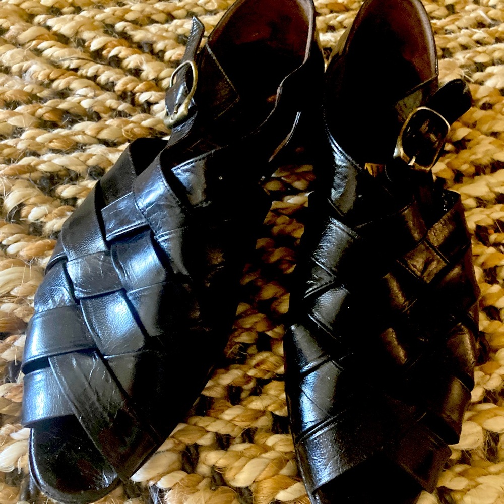 VINTAGE LEATHER FISHERMAN SANDALS